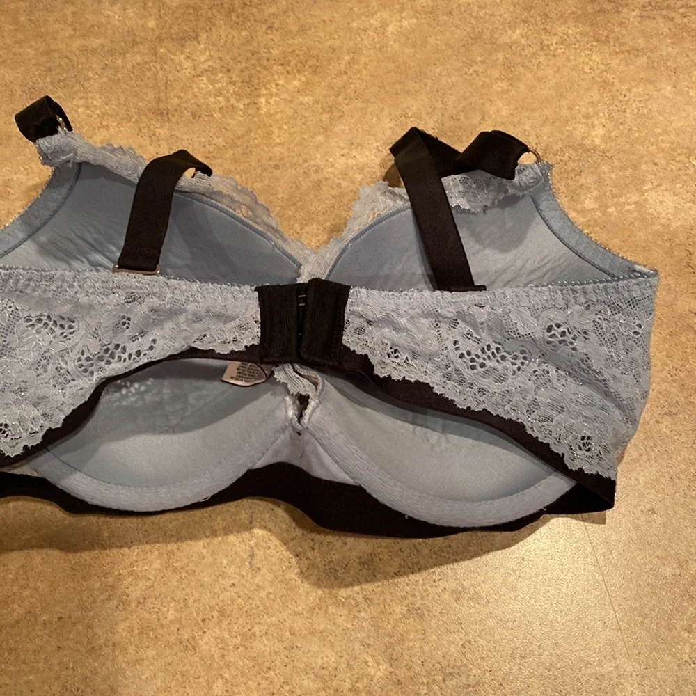 Women’s Victoria’s Secret bra size 32DD